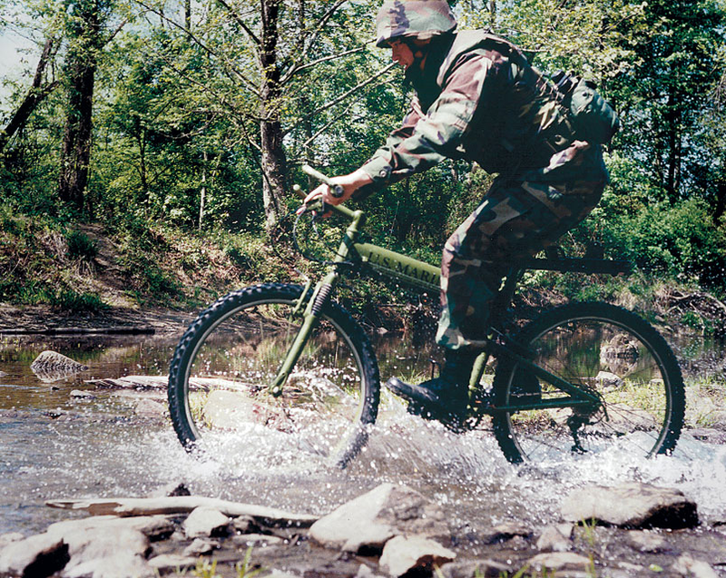 Illustration for article titled Montague Paratrooper Tactical Folding Bike Can Survive 1000-Foot Jumps
